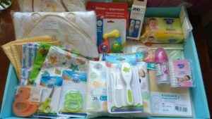 Коробка от Собянина новорожденным в 2019 году: порядок и сроки получения, необходимые документы, список вещей