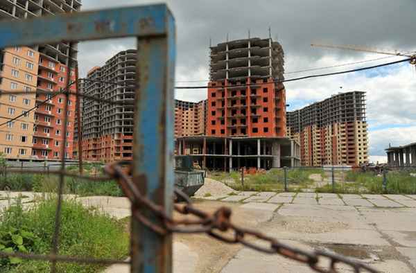 В России начались массовые банкротства застройщиков: что ожидает дольщиков?
