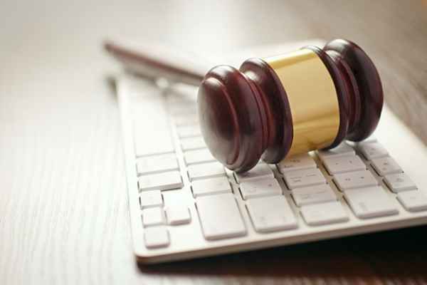 Покупка квартиры с торгов по банкротству: какие риски ждут покупателя и стоит ли овчинка выделки?