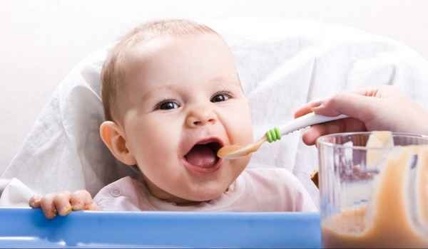 Введение прикорма при кормлении детей первого года жизни 