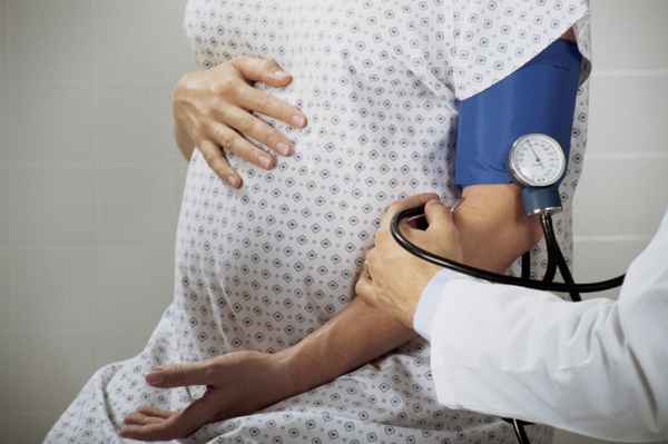 Какая основная причина низкого давления во время беременности? В чем опасность? 