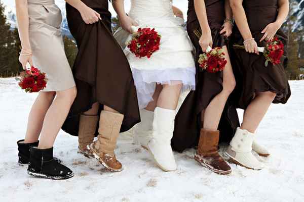 Как одеться на свадьбу зимой? Подбираем одежду под это время церемонии| 
