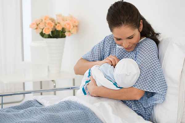 Беременность и роды: послеродовой период в роддоме, чего ожидать 