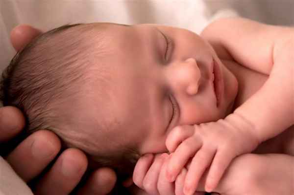 Какие могут быть причины запрокидывания головы назад новорожденными?| 