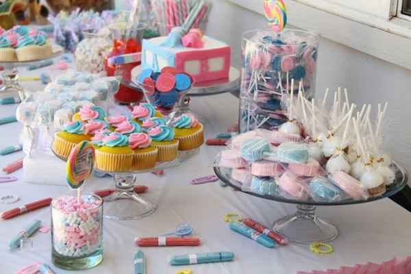 Почему дети обожают сладости: 5 причин их крепкой любви 