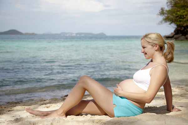 Можно ли беременным загорать на солнце? 