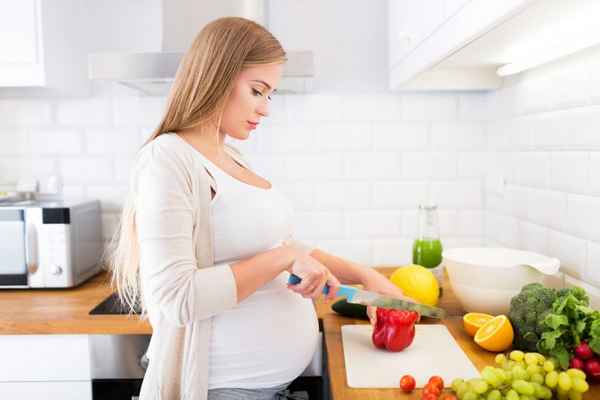 Беременность и роды: стоит ли посещать общепит во время 