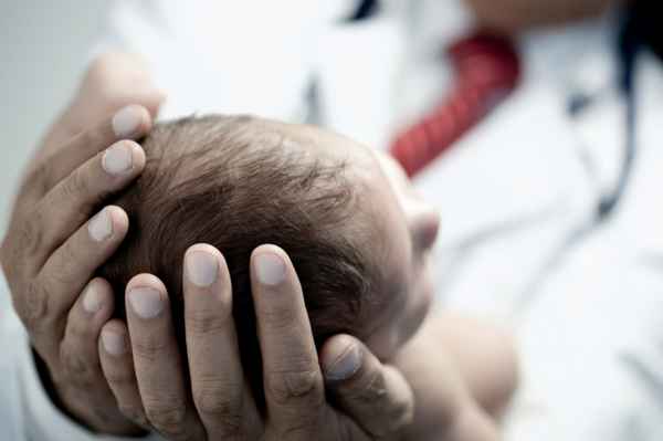 Как ухаживать за новорожденным ребенком (мальчиком и дeвoчкой) 