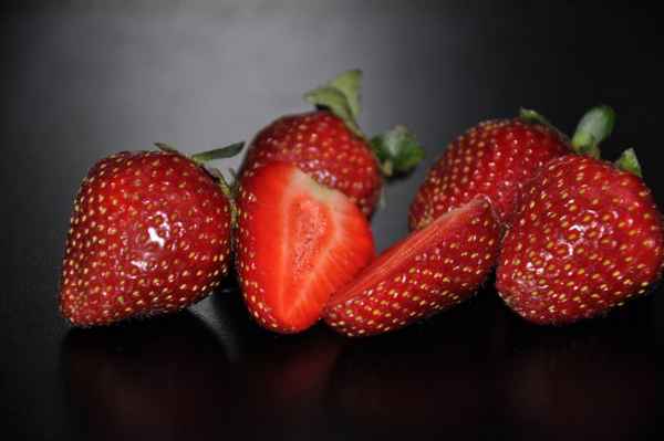 Полезные свойства клубники: особенности всеми любимой ягоды 