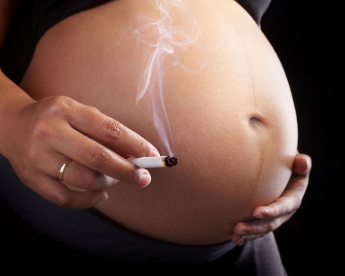Курение во время беременности: можно ли, как влияет и как бросить| 