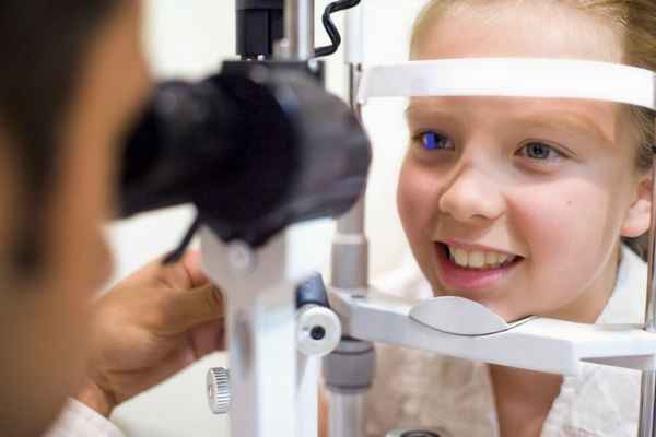 Как распознать проблемы со зрением у маленького ребёнка 