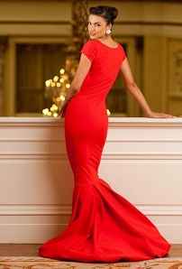 С чем носить красное платье 