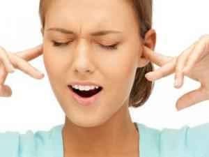 Закладывает уши и кружится голова (или болит, тяжелая): причины и лечение