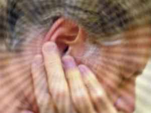 Звон в ушах: причины почему звенит в ухе и лечение (что делать)