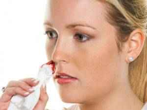 Почему кровь в носу запекается: причины такого симптома