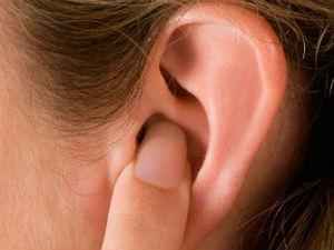 Свист в ушах и голове, головокружение: причины и лечение