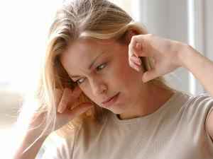 Треск в ухе при глотании: причины, почему трещит, как избавиться