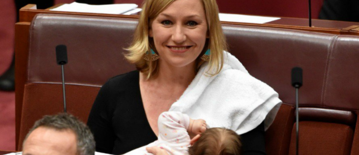 Австралийский сенатор покормила ребенка гpyдью в парламенте