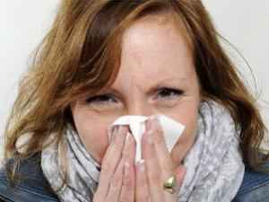 Течет из носа: как остановить и чем лечить насморк быстро