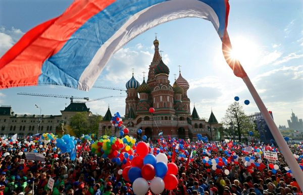 Как отдыхаем на майские праздники  в России: выходные дни