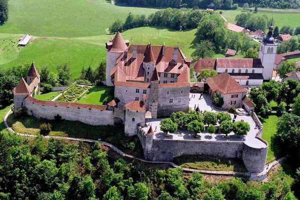Замок Грюйер в Швейцарии: история, описание, фото