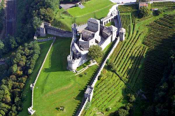 Замок Монтебелло в Швейцарии: история, описание